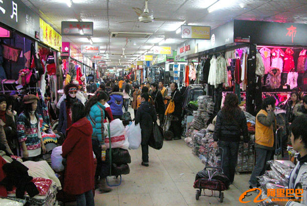 杭州衣服百货批发市场，繁华与机遇并存的商业殿堂